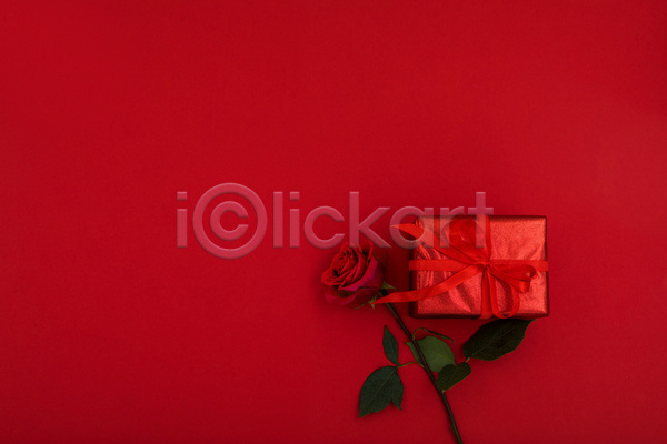 사람없음 JPG 포토 하이앵글 해외이미지 꽃 백그라운드 빨간색 선물상자 스튜디오촬영 장미