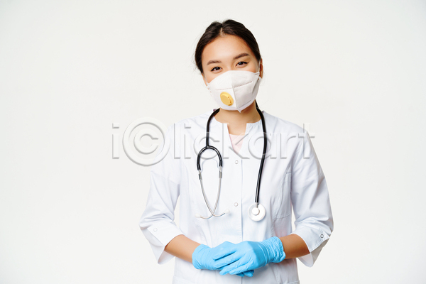 성인 성인여자한명만 여자 한명 JPG 앞모습 포토 해외이미지 마스크 상반신 손모으기 의료진 의사 청진기 흰배경