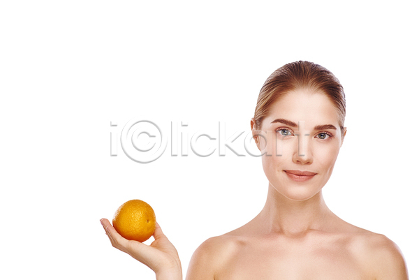 백인 성인 성인여자한명만 여자 한명 JPG 앞모습 포토 해외이미지 들기 모델 뷰티 상반신 오렌지 피부관리 흰배경