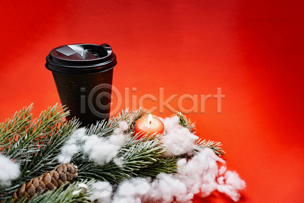따뜻함 뜨거움 새로움 축하 사람없음 JPG 템플릿 포토 해외이미지 겨울 기적 꿈 나무 나뭇가지 뚜껑 라떼 맛있는 머그컵 바둑 백그라운드 빨간색 에너지 연도 음료 장식 전등 종이 카푸치노 캡모자 커피 컵 크리스마스 테이크아웃 텍스트 플라스틱 휴가