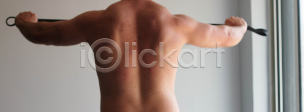 남자 백인 사람 사람없음 성인 JPG 포토 해외이미지 1 가득함 건강 근육질 길이 내부 라이프스타일 매트 방 보디빌딩 복근 손 스포츠 신체 실내 싱글 아파트 에어로빅 연습 운동 운동복 주택 카펫 커튼 해외포토 혼자 흰색 힘