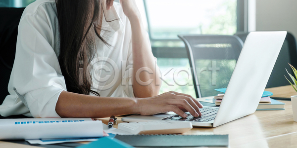 남자 사람 사람없음 여자 JPG 포토 해외이미지 관리 교육 그래픽 금융 내부 노트북 디자이너 디자인 라이프스타일 목재 백그라운드 비즈니스 비즈니스우먼 빛 사무실 사인 알약 업무 오브젝트 인터넷 작업실 주택 직장 책상 컴퓨터 키보드 통신 프로젝트 프리랜서 필름 하이테크 해외포토 효과 힙스터