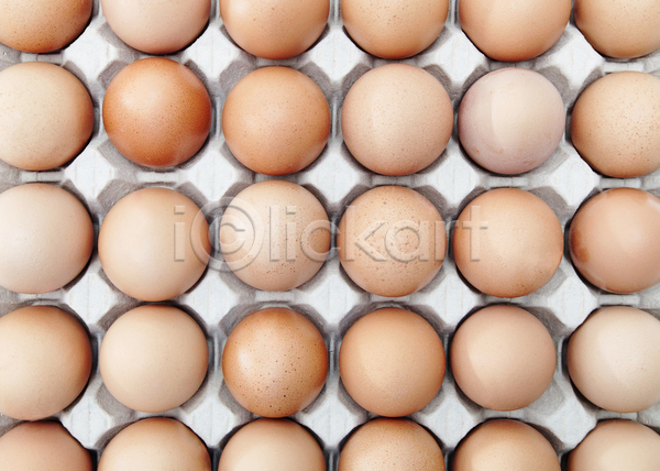 사람없음 JPG 포토 하이앵글 해외이미지 가득함 계란 계란판 실내 일렬