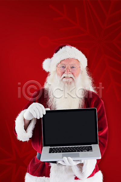 남자 노년 노인남자한명만 한명 JPG 앞모습 포토 해외이미지 노트북 들기 보여주기 빨간색 산타클로스 상반신 크리스마스 해외202004