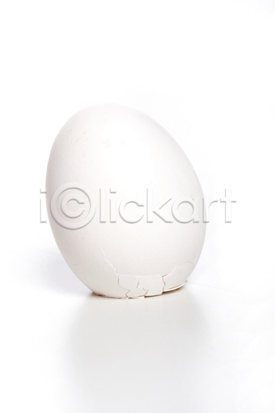 사람없음 JPG 포토 해외이미지 계란 균열 손상 실내 한개 흰배경