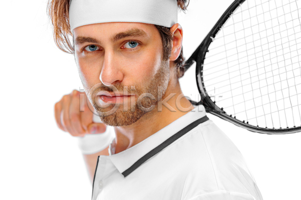 남자 성인 성인남자한명만 한명 JPG 근접촬영 옆모습 포토 해외이미지 들기 상반신 실내 응시 테니스라켓 테니스복 흰배경