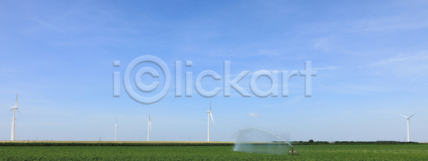 행운 사람없음 JPG 포토 해외이미지 금속 날개 농업 농장 돛대 문화 물 바람 발전기 방앗간 밭 분무기 산업 생태계 생태학 스프링쿨러 시골 식물 에너지 자연 재활용 채소 초록색 펌프 풍경 풍차 프로펠러 하늘 해외포토 환경 회전 힘