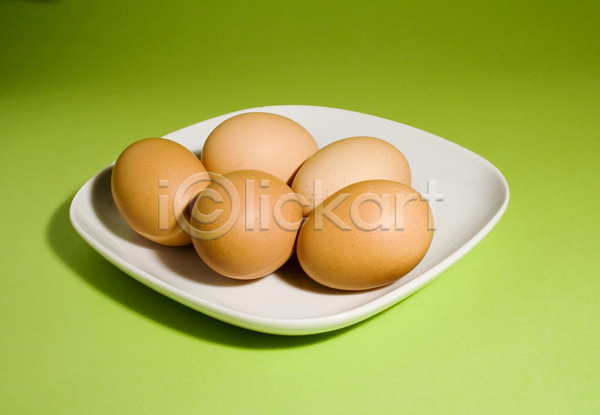 사람없음 JPG 포토 해외이미지 계란 실내 접시 초록배경