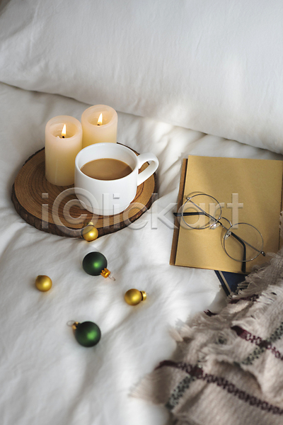 사람없음 JPG 포토 겨울 나무받침 담요 베개 실내 안경 오너먼트 초 침대 커피 커피잔 크리스마스 크리스마스용품 편지지