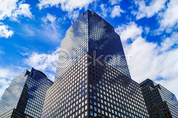 사람없음 JPG 포토 해외이미지 건물 고층빌딩 구름(자연) 도시풍경 반사 빌딩 야외 주간 하늘