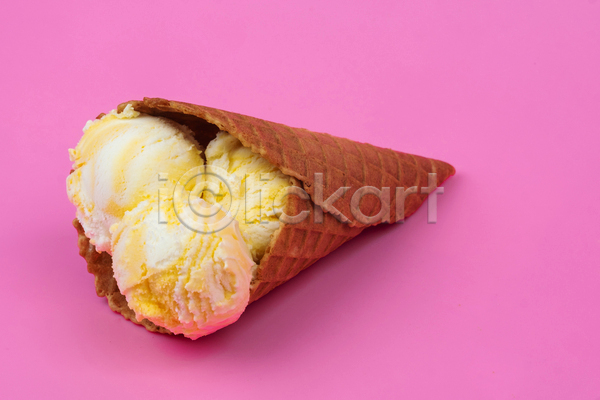 사람없음 JPG 포토 해외이미지 분홍색배경 스쿱 콘아이스크림 한개