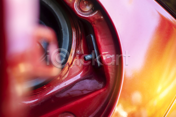 사람없음 JPG 포토 해외이미지 가스 검은색 교통시설 덮개 디젤 모터 문 빨간색 서비스 석유 안전 에너지 연료 오픈 자동 자동차 장비 캡모자 탱크 펌프 플라스틱 필터 휘발유 힘