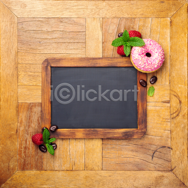 달콤 사람없음 JPG 포토 해외이미지 나무배경 도넛 디저트 민트 산딸기 열매 칠판 플랫레이