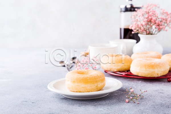 달콤 사람없음 JPG 포토 해외이미지 꽃 도넛 디저트 접시 커피 회색배경