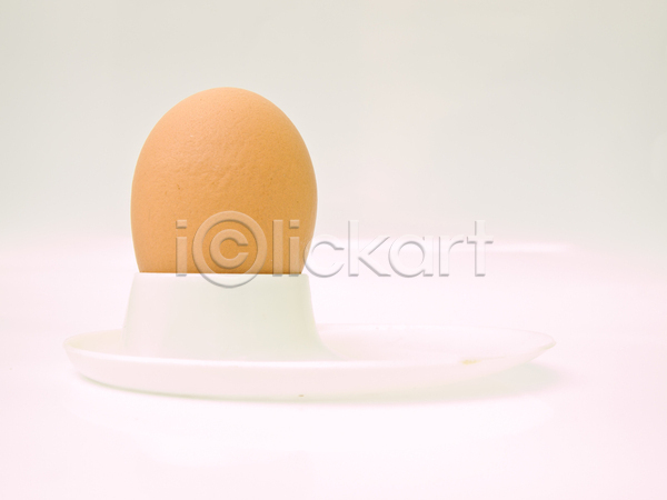 사람없음 JPG 포토 해외이미지 계란 계란꽂이 실내 접시 한개 흰배경