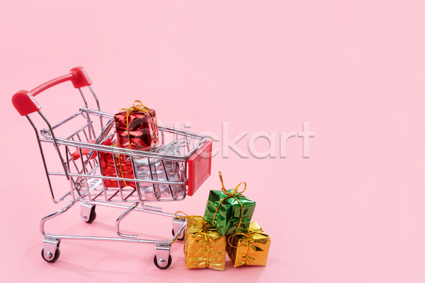 사람없음 JPG 포토 해외이미지 미니어처 분홍색배경 선물상자 쇼핑 쇼핑카 실내 오브젝트 크리스마스 크리스마스선물