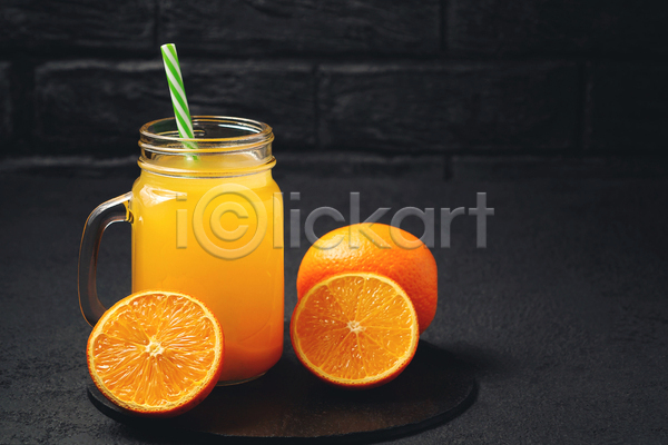 달콤 사람없음 JPG 포토 해외이미지 검은색 단면 빨대 오렌지 잔 주스