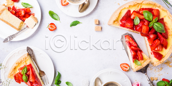 사람없음 JPG 포토 하이앵글 해외이미지 디저트 딸기 실내 잎 치즈케이크 플랫레이 흰배경