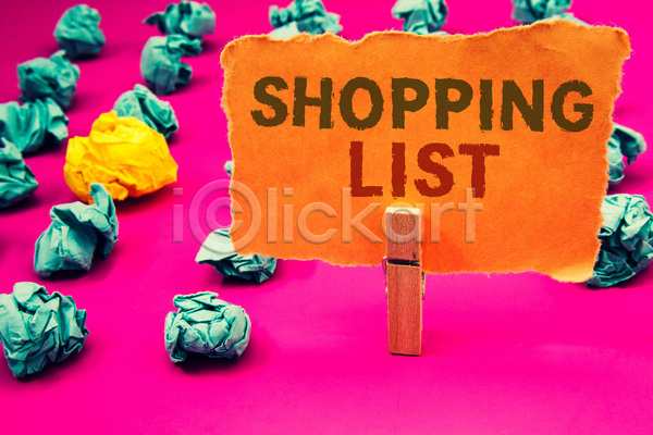 사람없음 JPG 포토 해외이미지 나무집게 리스트 분홍색배경 쇼핑 쇼핑리스트 실내 영어 일렬 종이 종이뭉치