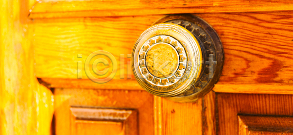 클래식 사람없음 JPG 포토 해외이미지 건물 건축양식 금속 놋쇠 대문 디자인 모양 목재 묘사 문 문고리 미술 반사 백그라운드 복고 빛 세련 손잡이 수확 스타일 엘리먼트 옛날 원형 유럽 입장 장식 전통 주택 철 청동 파편 해외포토 황금