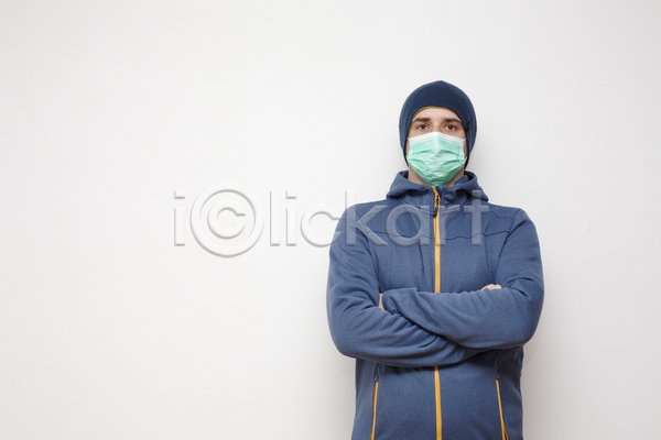 고통 보호 위험 남자 백인 사람 성인 한명 JPG 포토 해외이미지 가면 감염 검은색 고립 바이러스 백그라운드 병원 안전 업무 잡기 장비 재킷 전염병 직업 질병 파란색 흰색