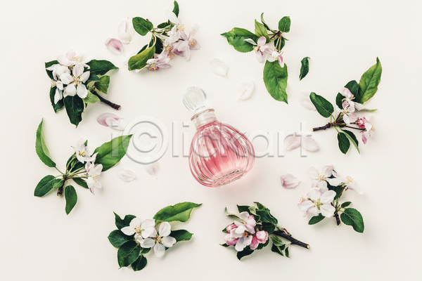 사람없음 JPG 포토 해외이미지 꽃 꽃잎 뷰티 실내 오브젝트 잎 향수 향수병 흰배경