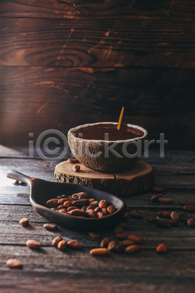 달콤 사람없음 JPG 포토 해외이미지 그릇 나무받침 나무배경 낟알 숟가락 초콜릿 카카오열매
