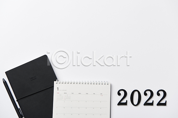 계획 목표 사람없음 JPG 포토 2022년 다이어리 새해 숫자 스튜디오촬영 실내 오브젝트 카피스페이스 탁상달력 펜 흰배경