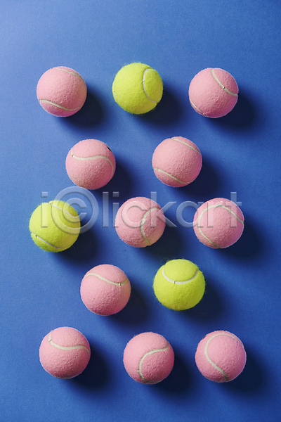 사람없음 JPG 포토 하이앵글 규칙적 배열 스튜디오촬영 실내 여러개 오브젝트 테니스 테니스공 테니스용품 파란배경