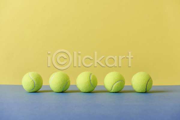 사람없음 JPG 포토 노란배경 스튜디오촬영 실내 오브젝트 일렬 테니스 테니스공 테니스용품 파란배경