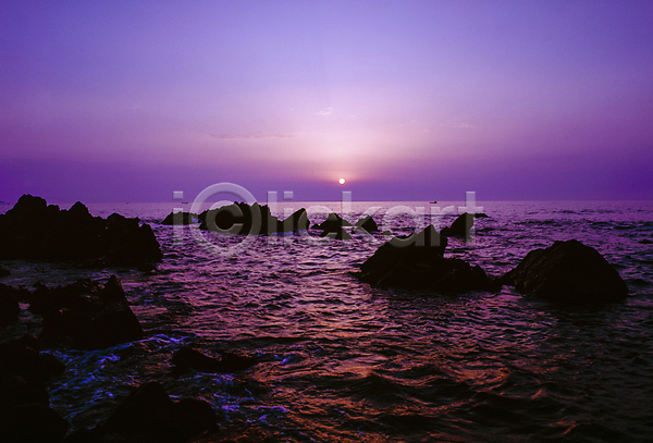 사람없음 JPG 포토 바다 바위(돌) 보라색 암초 야간 야외 자연 저녁 태양 풍경(경치) 하늘