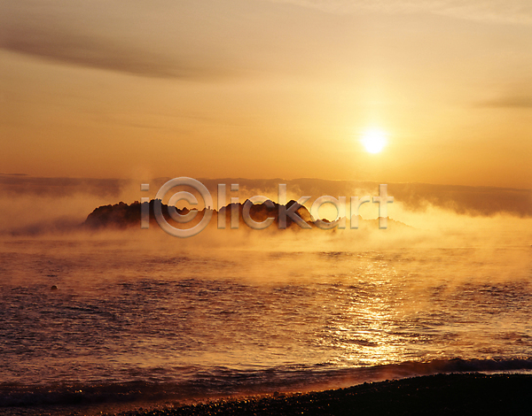 사람없음 JPG 포토 구름(자연) 바다 바위(돌) 야간 야외 일몰 자연 저녁 주황색 태양 파도 풍경(경치) 하늘