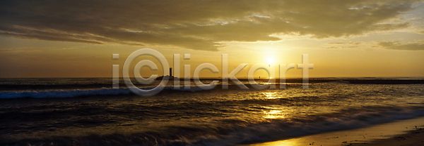 사람없음 JPG 포토 구름(자연) 등대 야외 일출 자연 주간 태양 파도 풍경(경치) 하늘 해변 햇빛