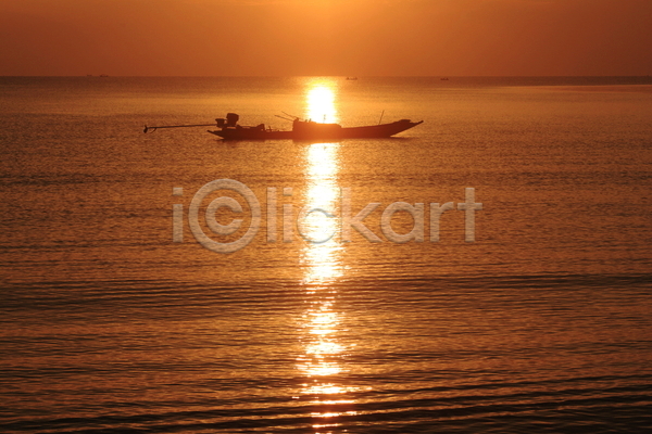 사람없음 JPG 포토 해외이미지 맑음 바다 보트 아침 야외 일출 자연 태양 풍경(경치) 하늘 햇빛
