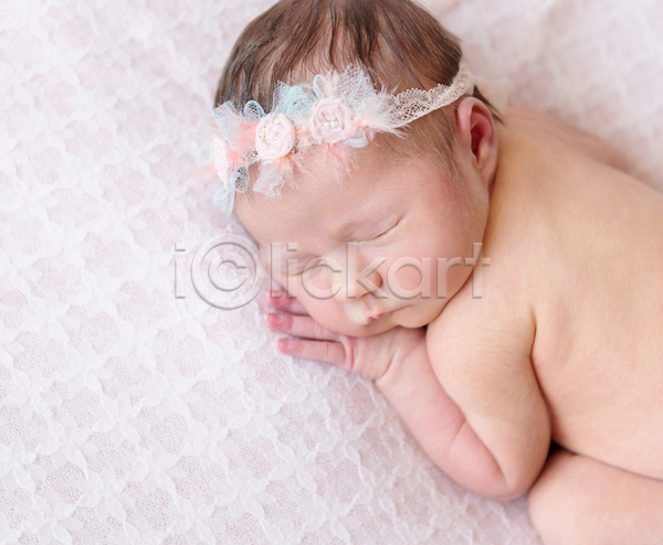사람 아기 여자 여자아기한명만 한명 JPG 포토 해외이미지 낮잠 머리띠 신생아 잠