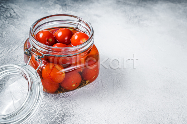 사람없음 JPG 포토 해외이미지 담기 마리네이드 방울토마토 실내 유리병 절임 토마토 흰배경