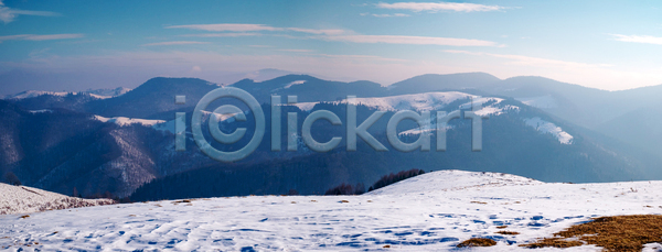 신선 추위 사람없음 JPG 포토 해외이미지 겨울 경사 계곡 광선 넘어짐 루마니아 뷰티 빛 산 새벽 샬레 서리 스키 안개 야외 언덕 여행 오두막 유럽 일출 자연 장면 저녁 전원 절정 태양 파노라마 파란색 풍경 하늘 해외포토 햇빛 흰색