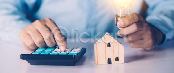 계약 설계 성공 아이디어 절약 투자 사람 한명 JPG 포토 해외이미지 경제 계산 계산기 구매 금융 대출 돈 모델 배너 보험 부동산 비용 비즈니스 비즈니스맨 상담원 생각 세금 세일 수입 아파트 염원 예산 이익 재산 주택 중개인 진짜 책상 컨셉 해결 해외포토 회계 회계사