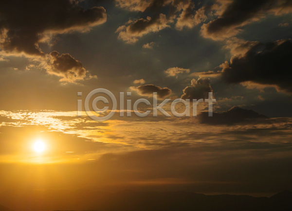 사람없음 JPG 포토 해외이미지 구름(자연) 아침 야외 어둠 일출 자연 태양 파노라마 풍경(경치) 하늘 햇빛