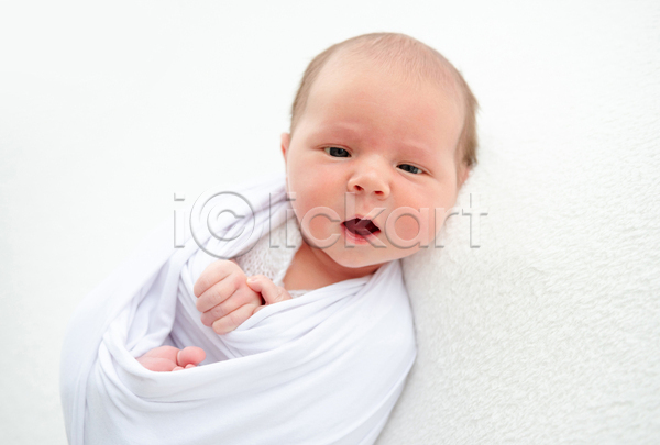 러블리 남자 남자아기한명만 사람 아기 한명 JPG 포토 해외이미지 니트 담요 신생아 안락 잠