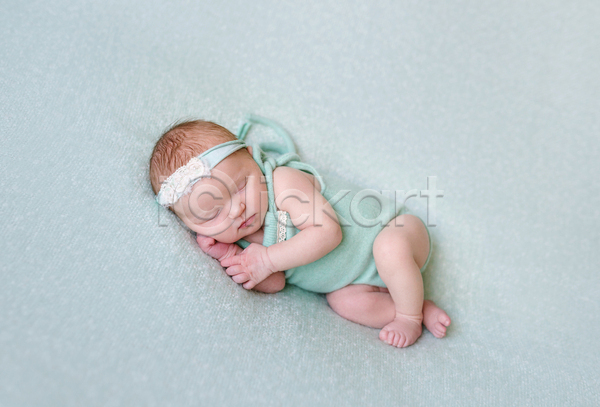 러블리 순수 사람 아기 여자 여자아기한명만 한명 JPG 포토 해외이미지 낮잠 신생아 안락 잠 장식