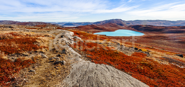 추위 사람없음 JPG 포토 해외이미지 가을 계곡 구름 그린란드 땅 물 북극 북쪽 사막 산 식물 야외 언덕 여름 여행 연못 영토 오렌지 자연 지역 큼 파노라마 파란색 평야 풍경 하늘 해외포토 호수 황무지