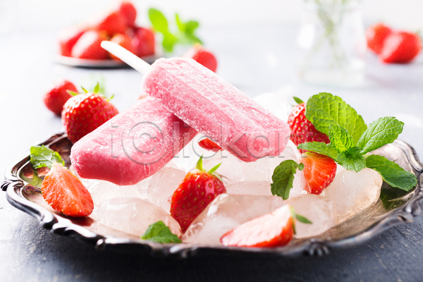 시원함 사람없음 JPG 포토 해외이미지 딸기 막대아이스크림 분홍색 아이스크림 얼음 허브