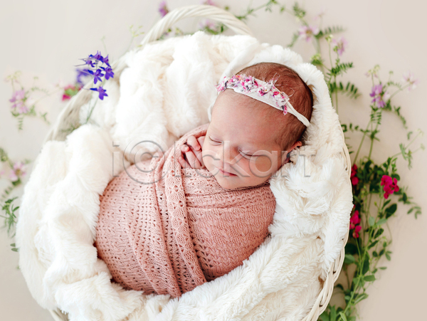 러블리 사람 아기 여자 여자아기한명만 한명 JPG 포토 해외이미지 머리띠 백그라운드 신생아 안락 잠