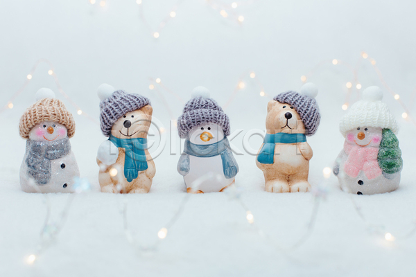 추위 사람없음 JPG 포토 해외이미지 겨울 곰 눈(날씨) 눈사람 모자(잡화) 목도리 조각상 펭귄