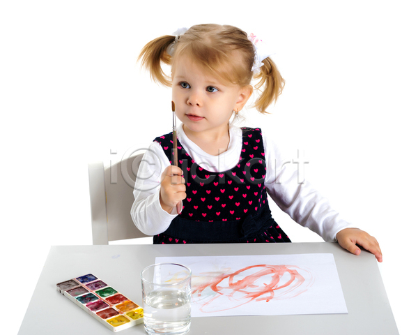소녀(어린이) 소녀한명만 어린이 여자 한명 JPG 포토 해외이미지 그리기 그림 들기 물감 미술 붓 상반신 앉기 종이 탁자 팔레트 흰배경