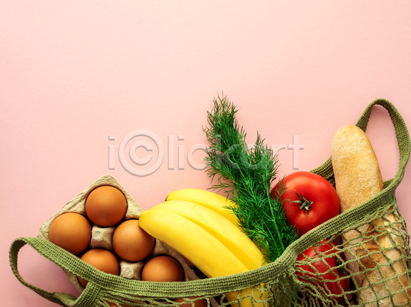 사람없음 JPG 포토 하이앵글 해외이미지 계란 계란판 그린캠페인 네트백 바나나 분홍색배경 빵 실내 에코 자연보호 제로웨이스트 친환경 친환경제품 카피스페이스 토마토