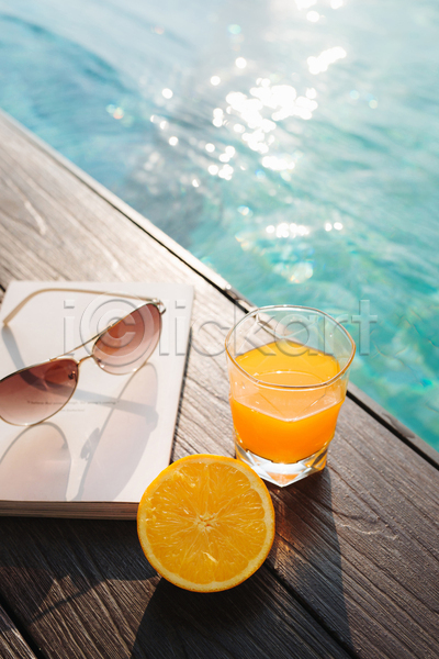 사람없음 JPG 포토 해외이미지 단면 선글라스 야외 오렌지 오렌지주스 잔 책 풀장 햇빛