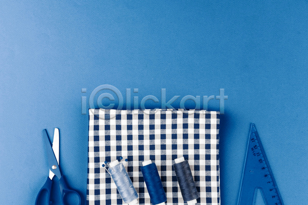 사람없음 JPG 포토 해외이미지 가위(도구) 바느질 바늘(도구) 백그라운드 실 자 천(직물) 파란색