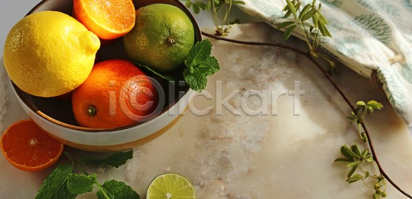 달콤 신선 사람없음 JPG 포토 해외이미지 건강 과일 귤 기름 내추럴 노란색 디자인 레몬 목재 백그라운드 비타민 상품 숙성 스파 아로마 액체 에센스 여름 오렌지 오브젝트 우주 유기농 음료 음식 이국적 자연 재료 정상 정원 조각 주스 채식주의자 초록색 추출 치료 탁자 해외포토 향기